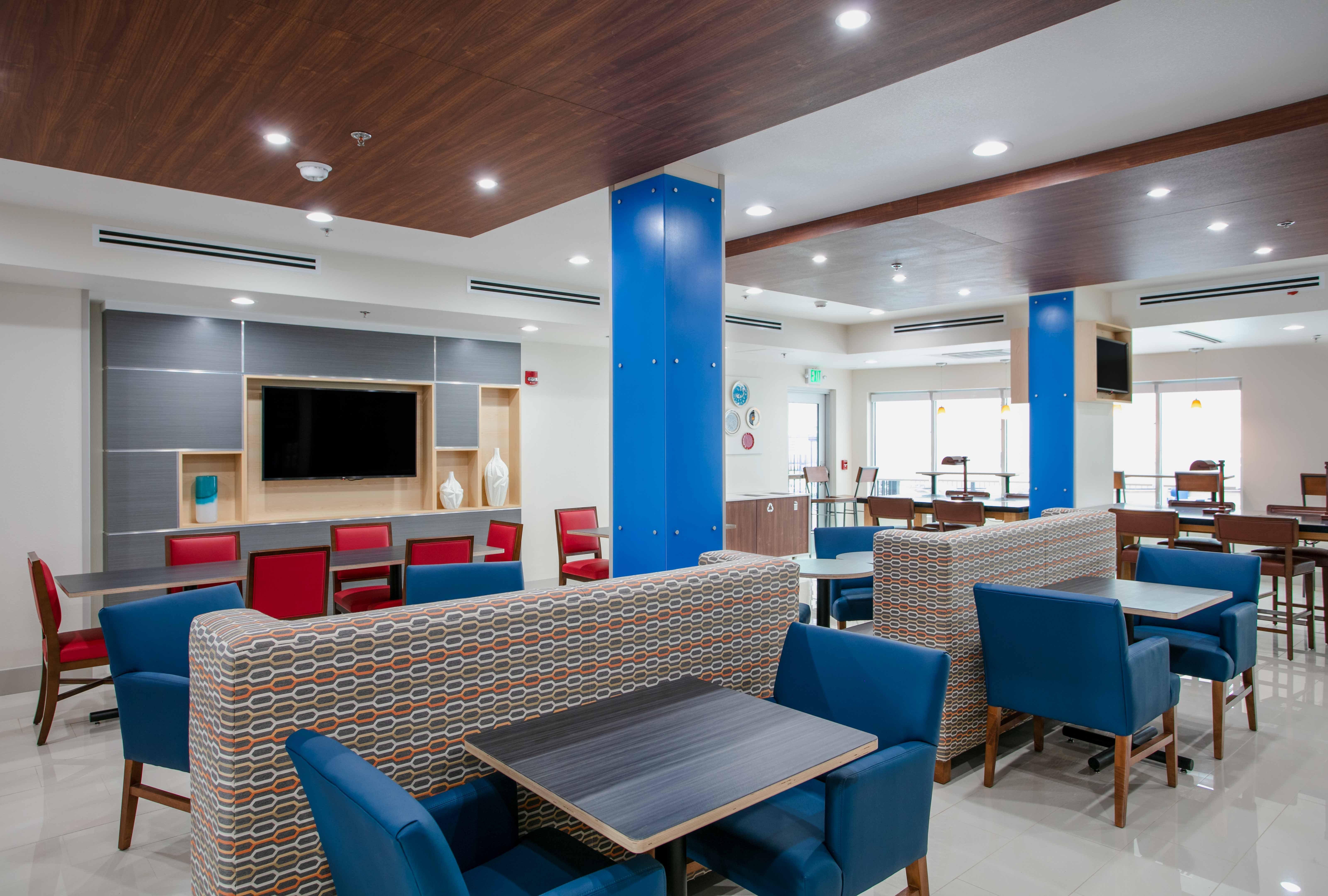Holiday Inn Express & Suites Oakhurst-Yosemite Park Area By Ihg Экстерьер фото